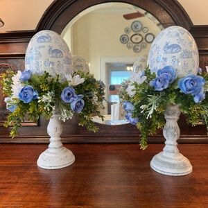 Elegant Blue and White Floral Egg Decor